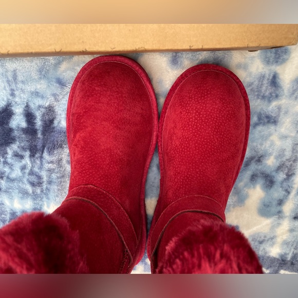 New in Box Leather Lamo Faux Fur Boots - buckles on side - Red Wine Color Size 9 - Picture 11 of 14